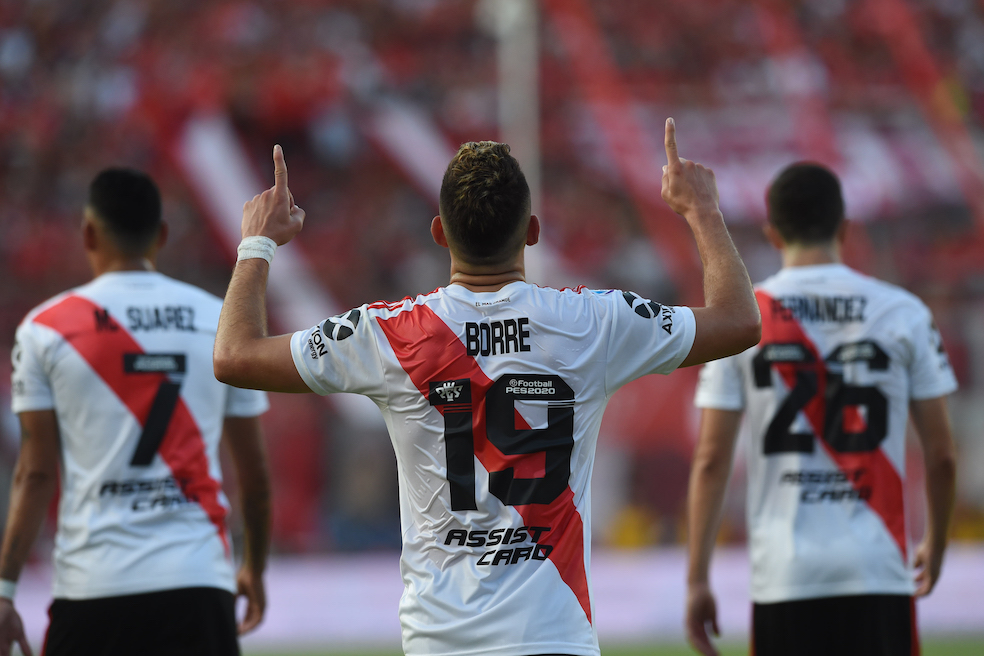 Con doblete de Rafael Santos Borré, River Plate se trepa a la cima de la Superliga argentina
