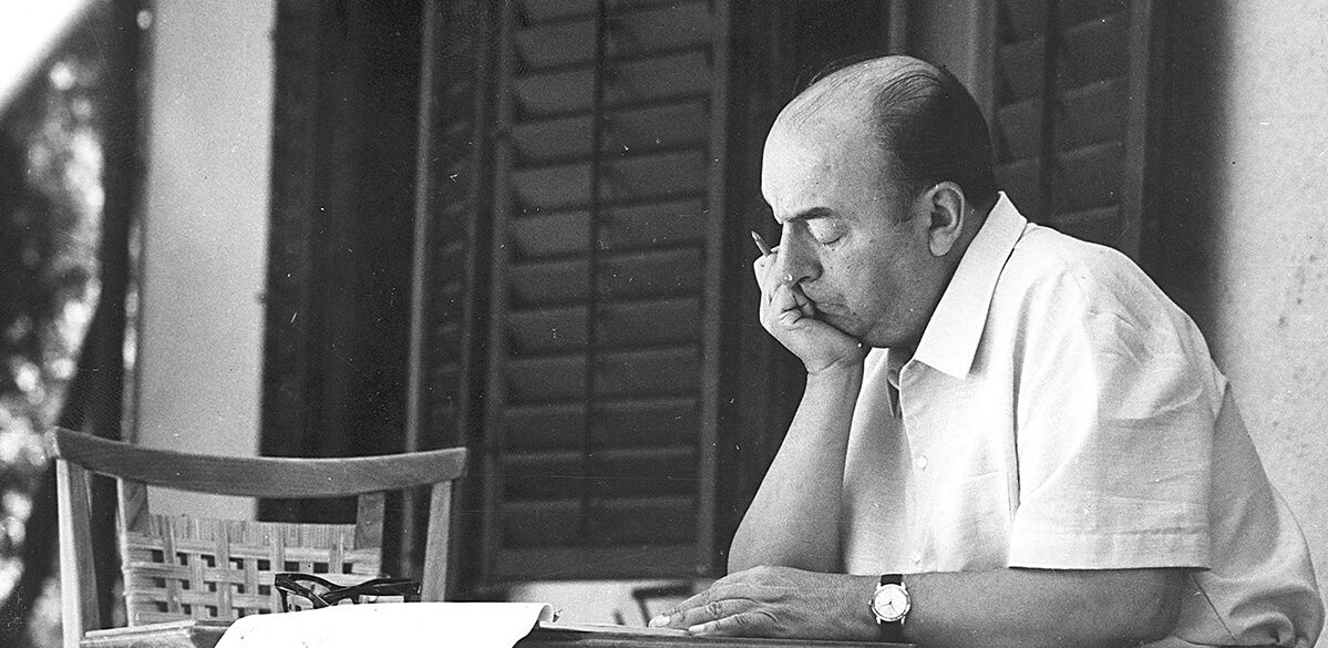 Pablo Neruda fue el autor de obras como "Veinte poemas de amor y una canción desesperada" (1924) y "Los versos del capitán (1952). Falleció en Chile en 1973, 12 días después de que se instaurara la dictadura militar de Augusto Pinochet.