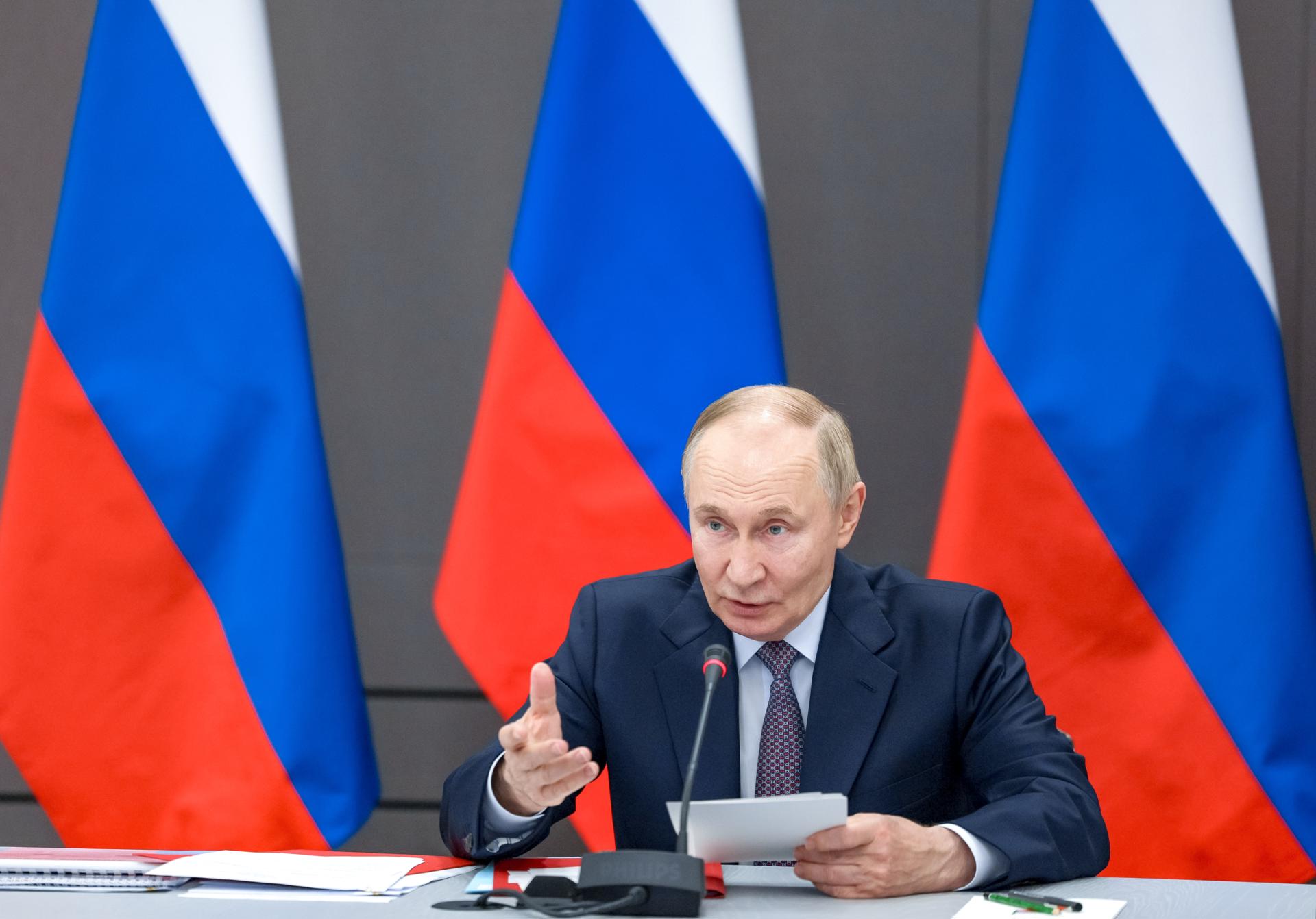 Putin le propone a EE. UU. prolongar un año más un tratado sobre desarme nuclear
