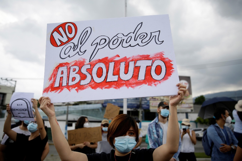 Así va la crisis política El Salvador, tras otra medida autoritaria de Nayib Bukele