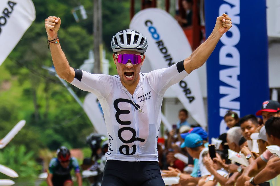 Vuelta a Antioquia: Alexander Gil ganó la penúltima etapa y apretó la general
