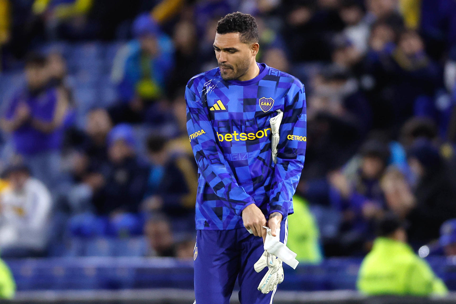 No para la lluvia de críticas a Álvaro Montero por sus continuos errores con Boca Juniors
