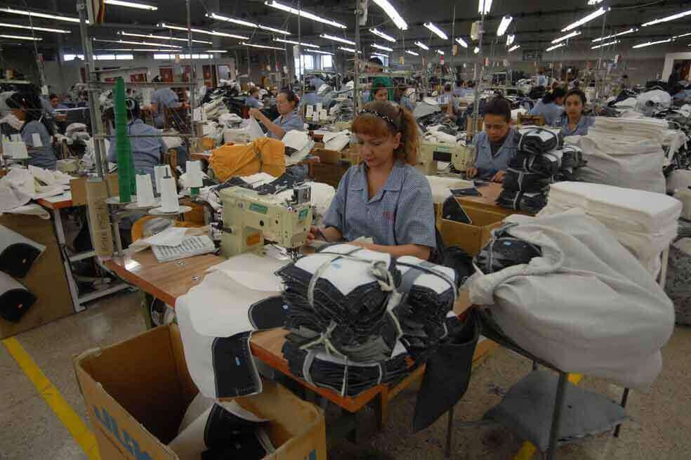 Empleadores no podrán obligar a sus trabajadores a tomar licencias no remuneradas