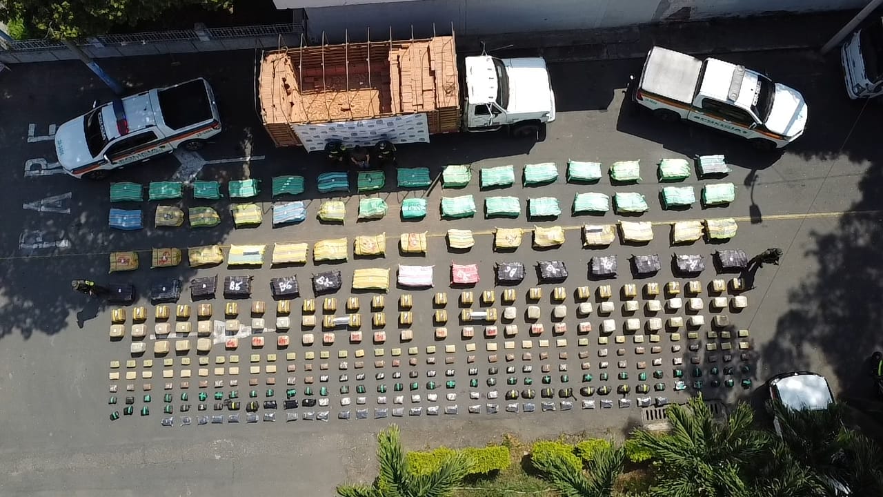 Incautan 3,2 toneladas de marihuana escondidas en bloques de construcción