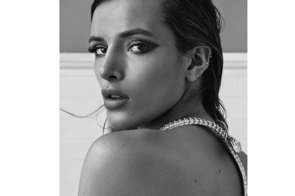 Bella Thorne posa desnuda para demostrar que no es perfecta