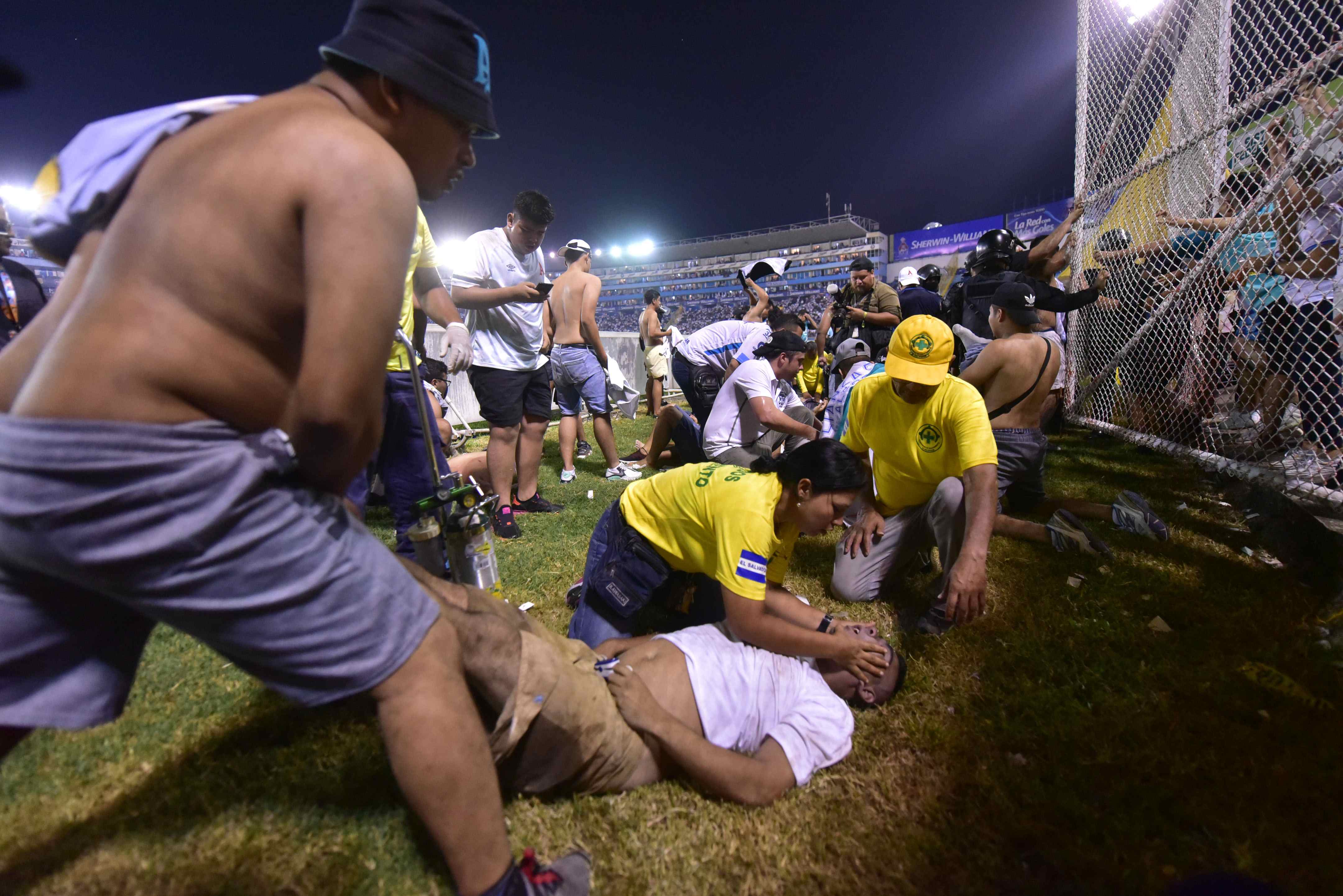 Nueve muertos por estampida en un estadio de El Salvador, según la Policía