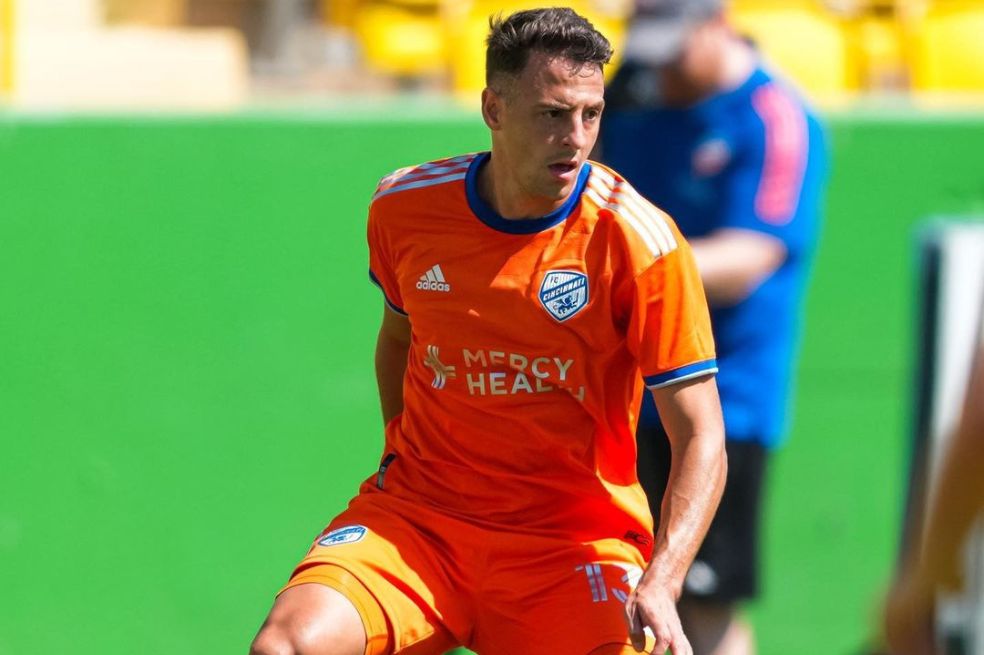 Después de nueve meses, Santiago Arias regresó a las canchas