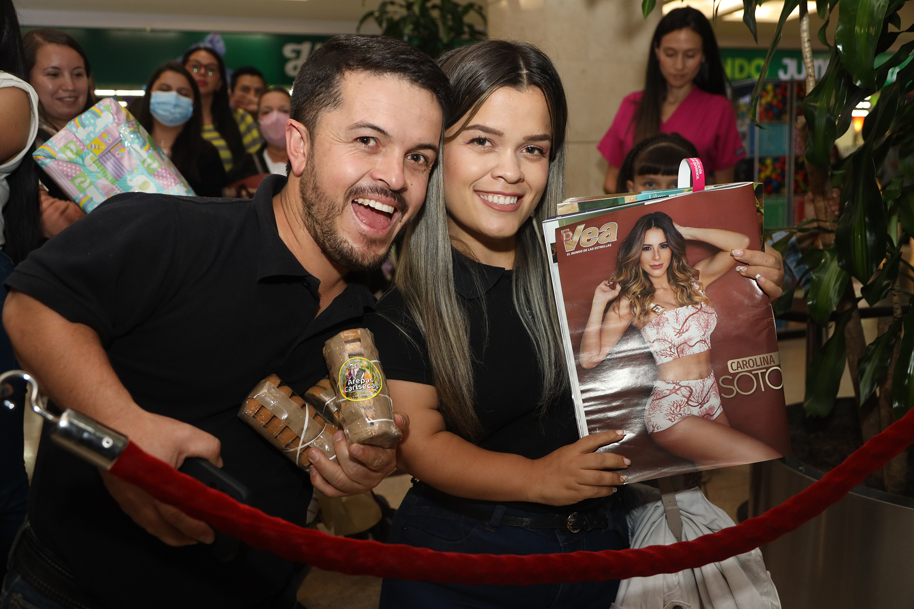 Carolina Soto firma de autógrafos en Centro Comercial Santafé