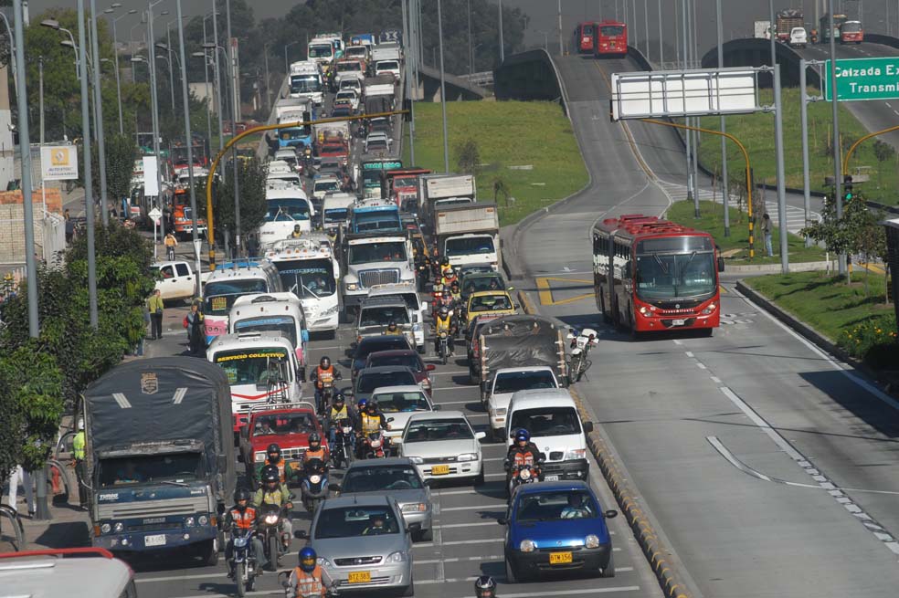Distrito restringirá la construcción de parqueaderos para desestimular el uso del carro