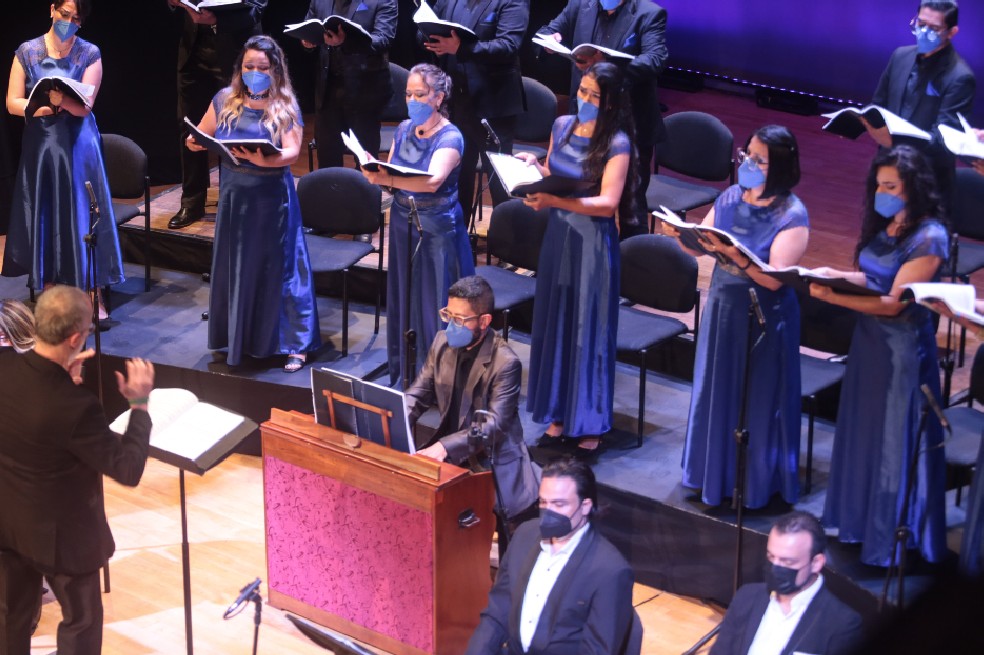 El tenor principal de la obra fue Hans Mogollón y el barítono, Juan David González.