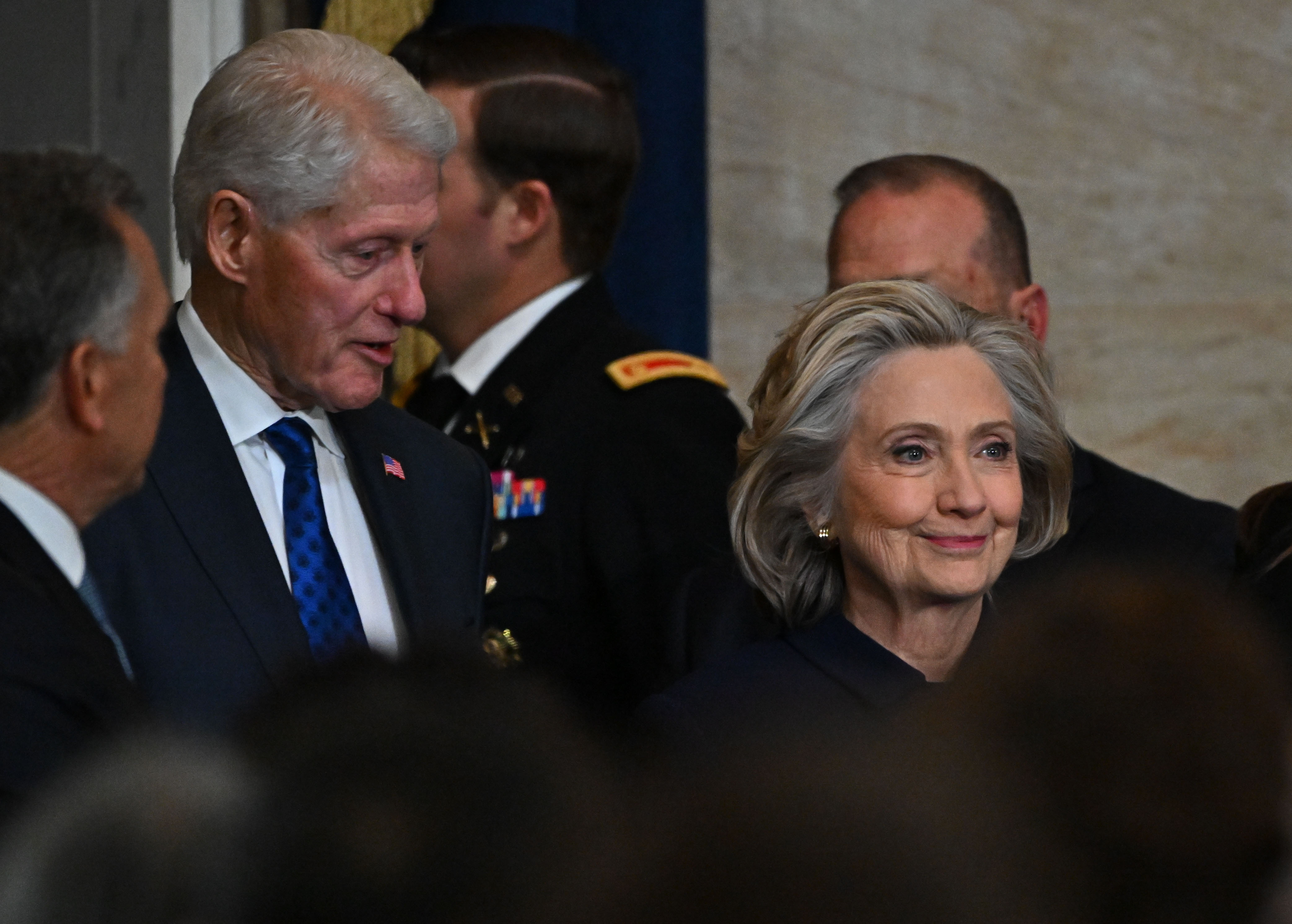 Congresistas de EE. UU. votaron para declarar a los Clinton en desacato por el caso Epstein
