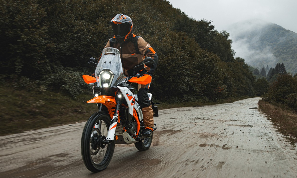 KTM 390 Adventure 2025: presentación de las nuevas versiones X y R