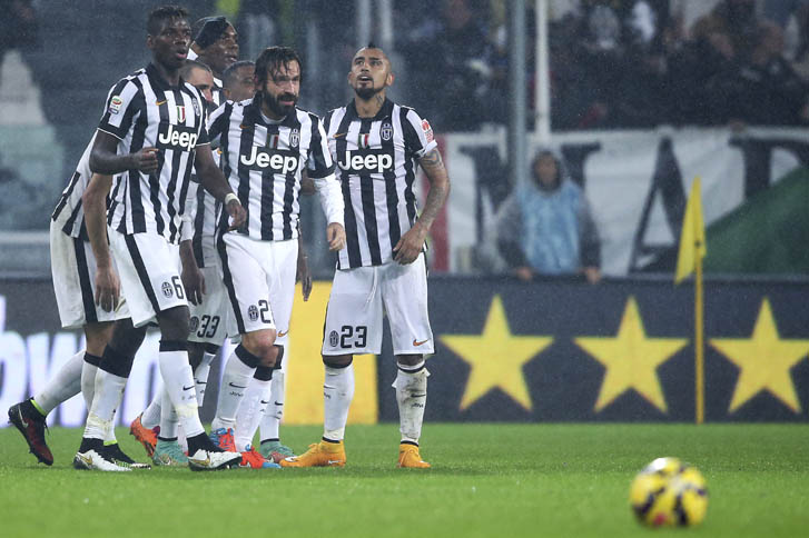Andrea Pirlo le dio la victoria a la Juve en el clásico de Turín