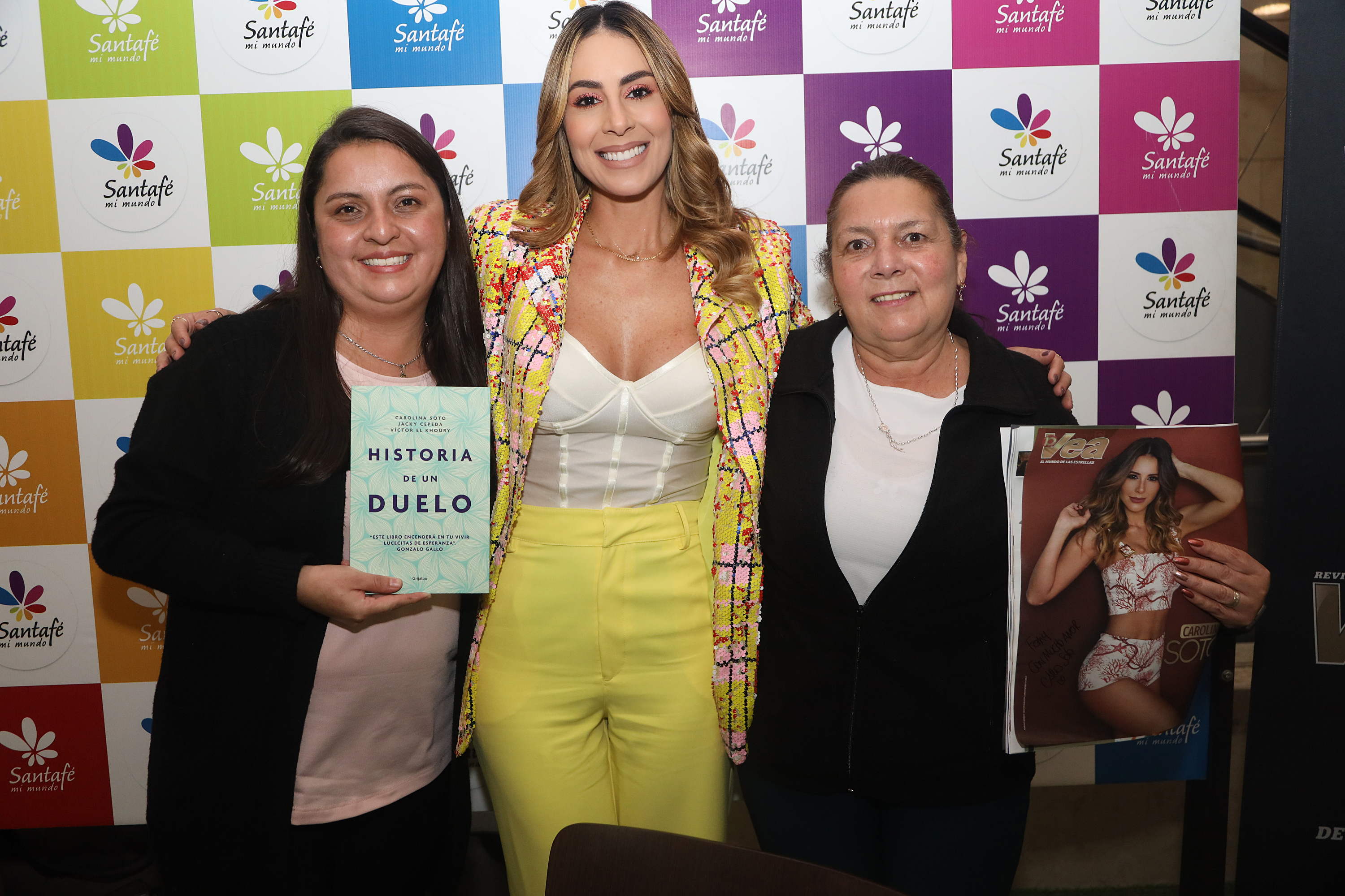 Carolina Soto firma de autógrafos en Centro Comercial Santafé