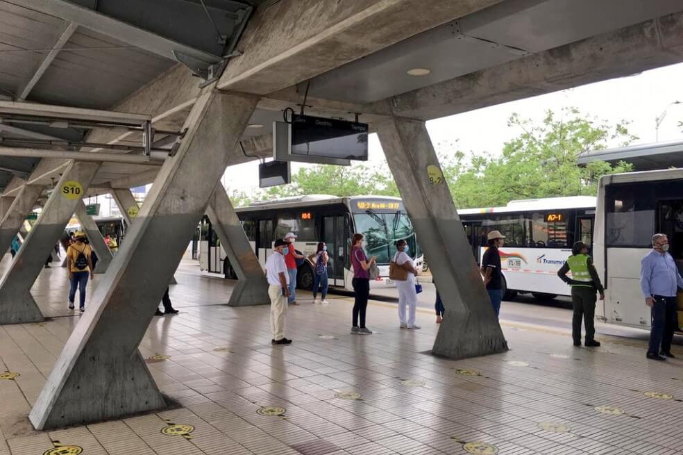 Pasajero de Transmetro murió tras caer de un bus