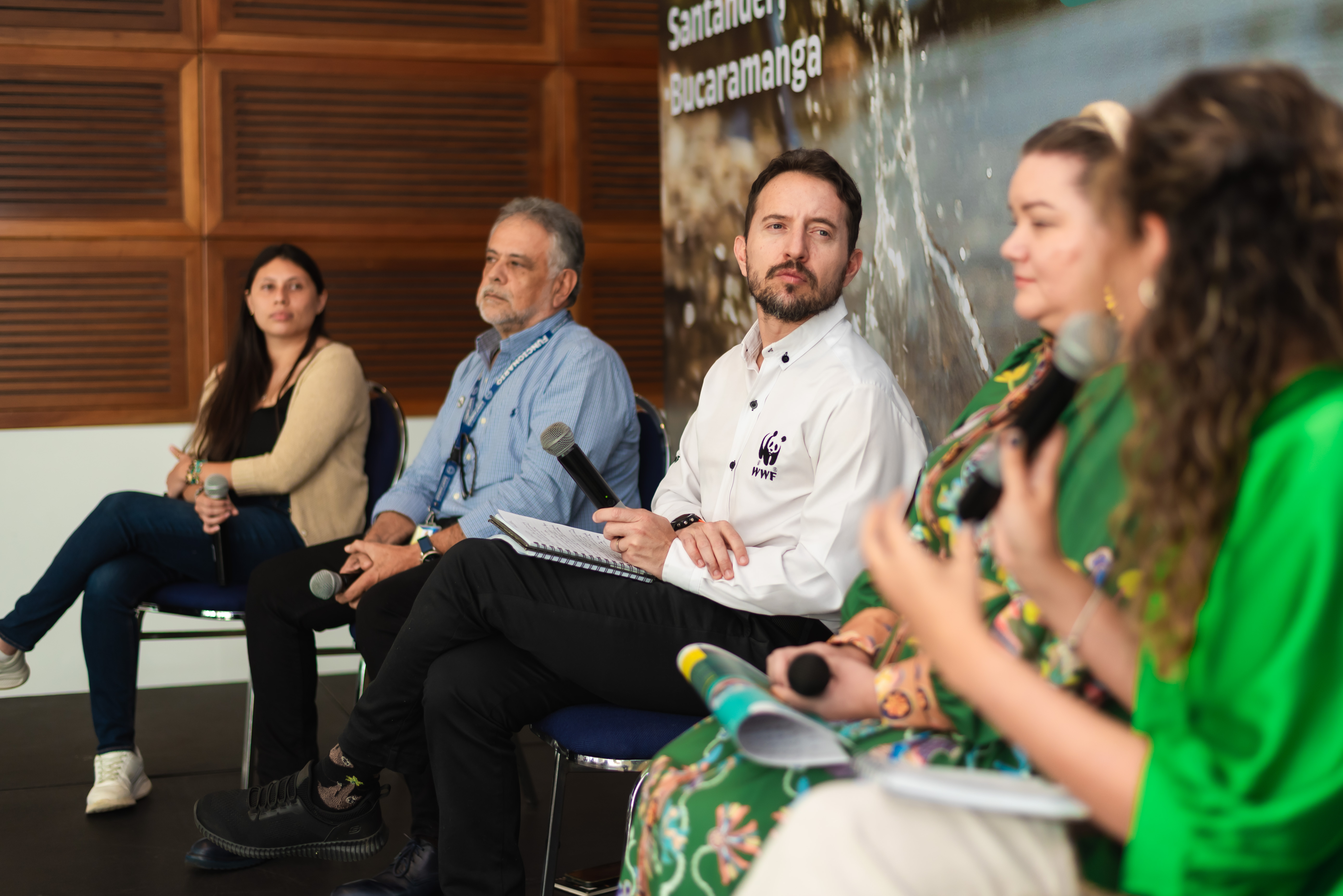 Conversatorio durante el Encuentro del Agua en Bucaramanga.