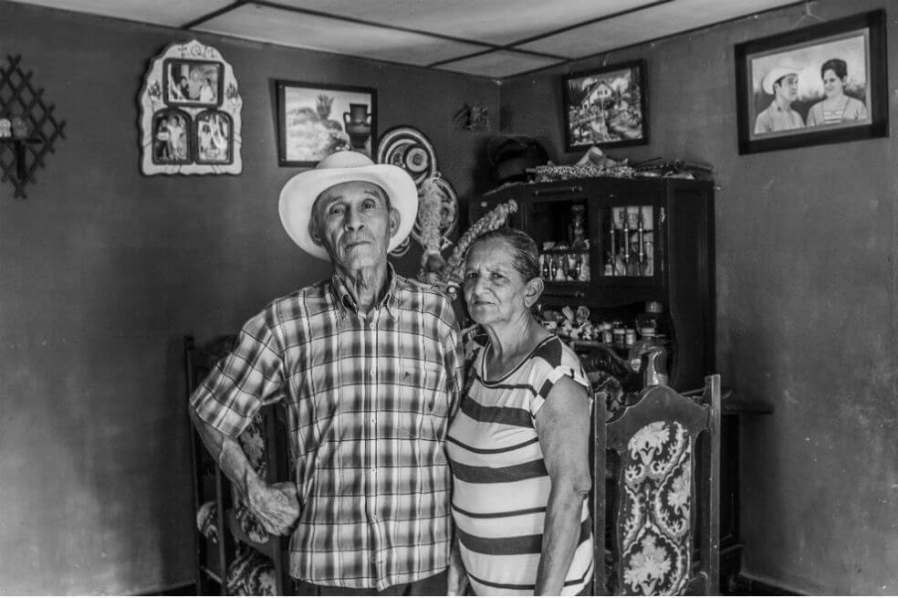 Dolores Torres, quien convenció a su esposo Erasmo Tapia de participar en el libro de memoria con su testimonio. / Foto cortesía de Luis Gabriel Salcedo / Dejusticia