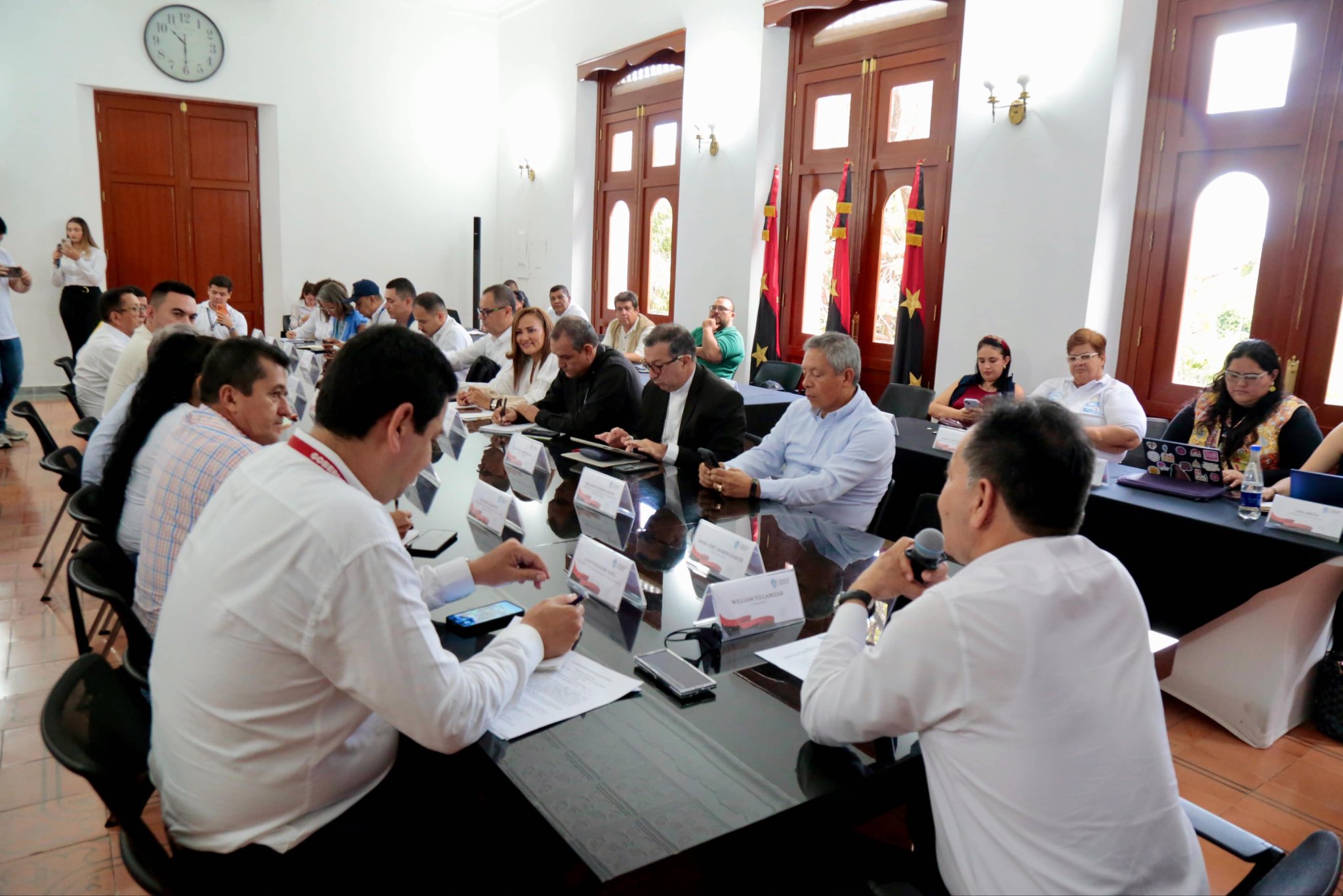 Autoridades, víctimas, comunidad internacional, representantes de la Iglesia, entre otros, se reunieron para abordar salidas a la crisis humanitaria en Catatumbo.