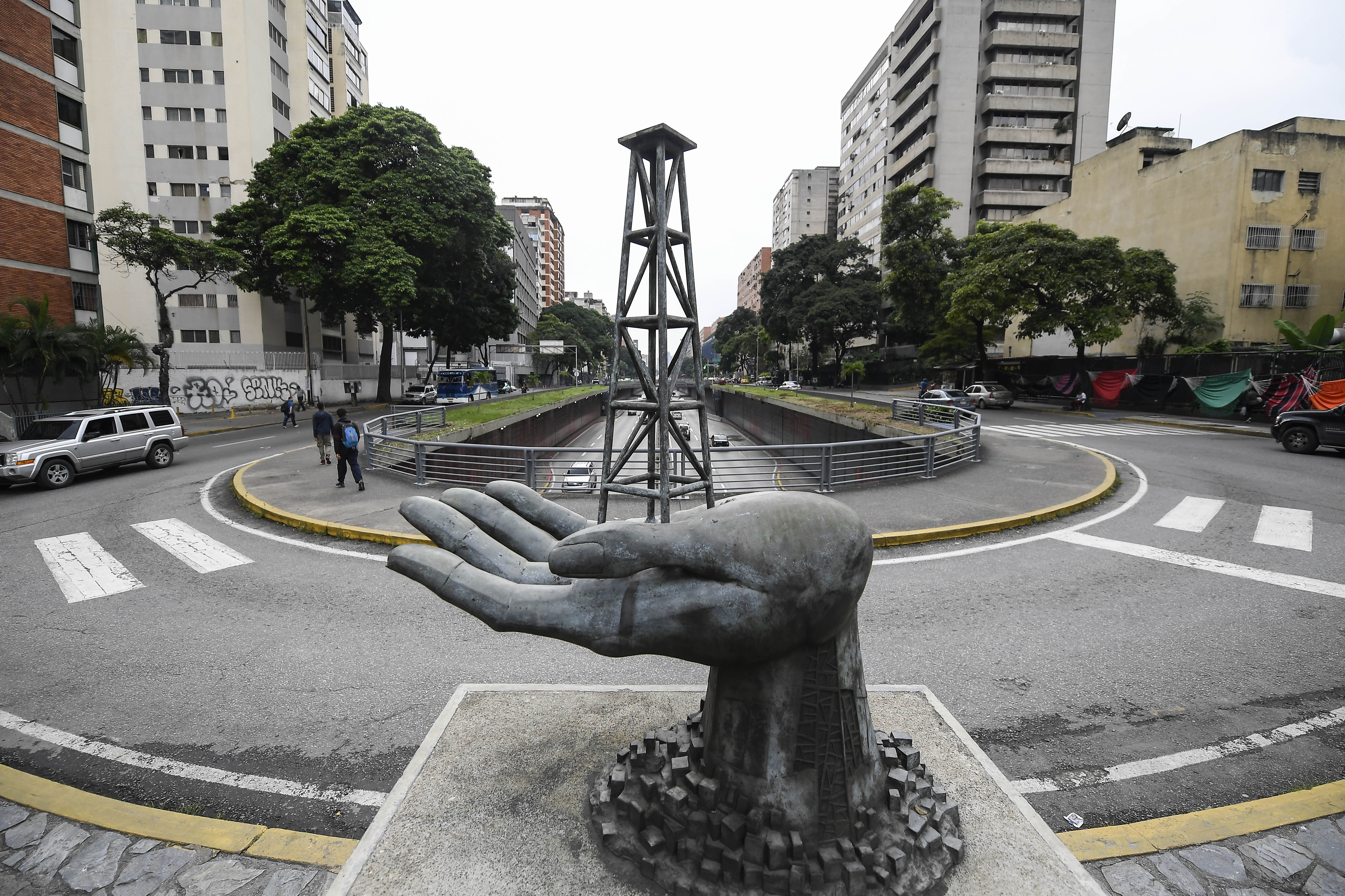 Gasolina premium en Caracas: la nueva estrategia para reabrir su industria petrolera