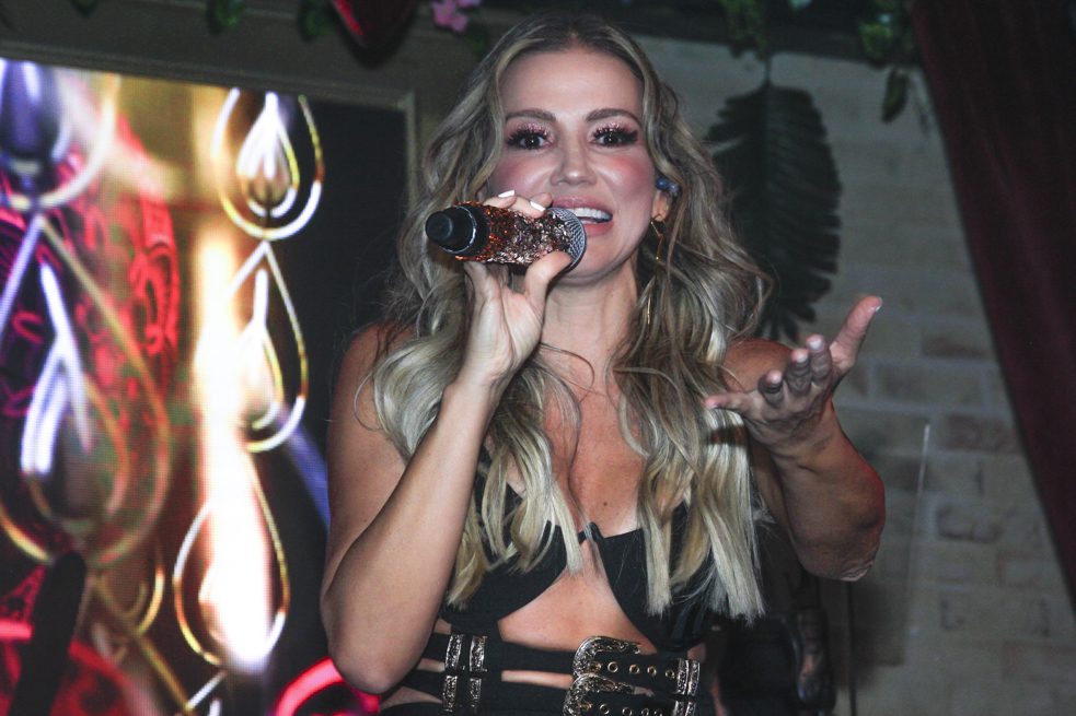 Fanny Lu derrama Lagrimas de amor, le canta al desamor e interpreta música popular