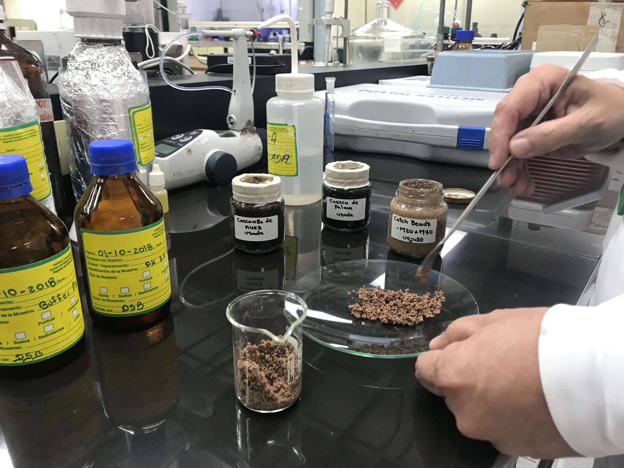 Corona y Ecopetrol desarrollan producto para retirar aceites del agua