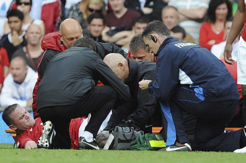 Rooney sufre corte en muslo, tras choque con Rodallega