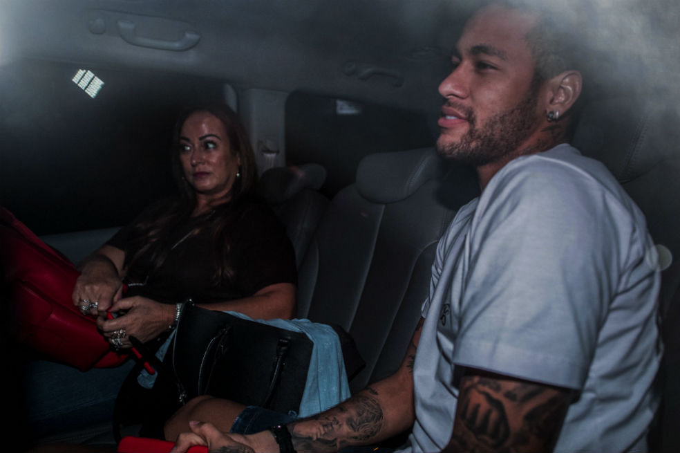 Neymar es ingresado al hospital de Belo Horizonte donde será operado
