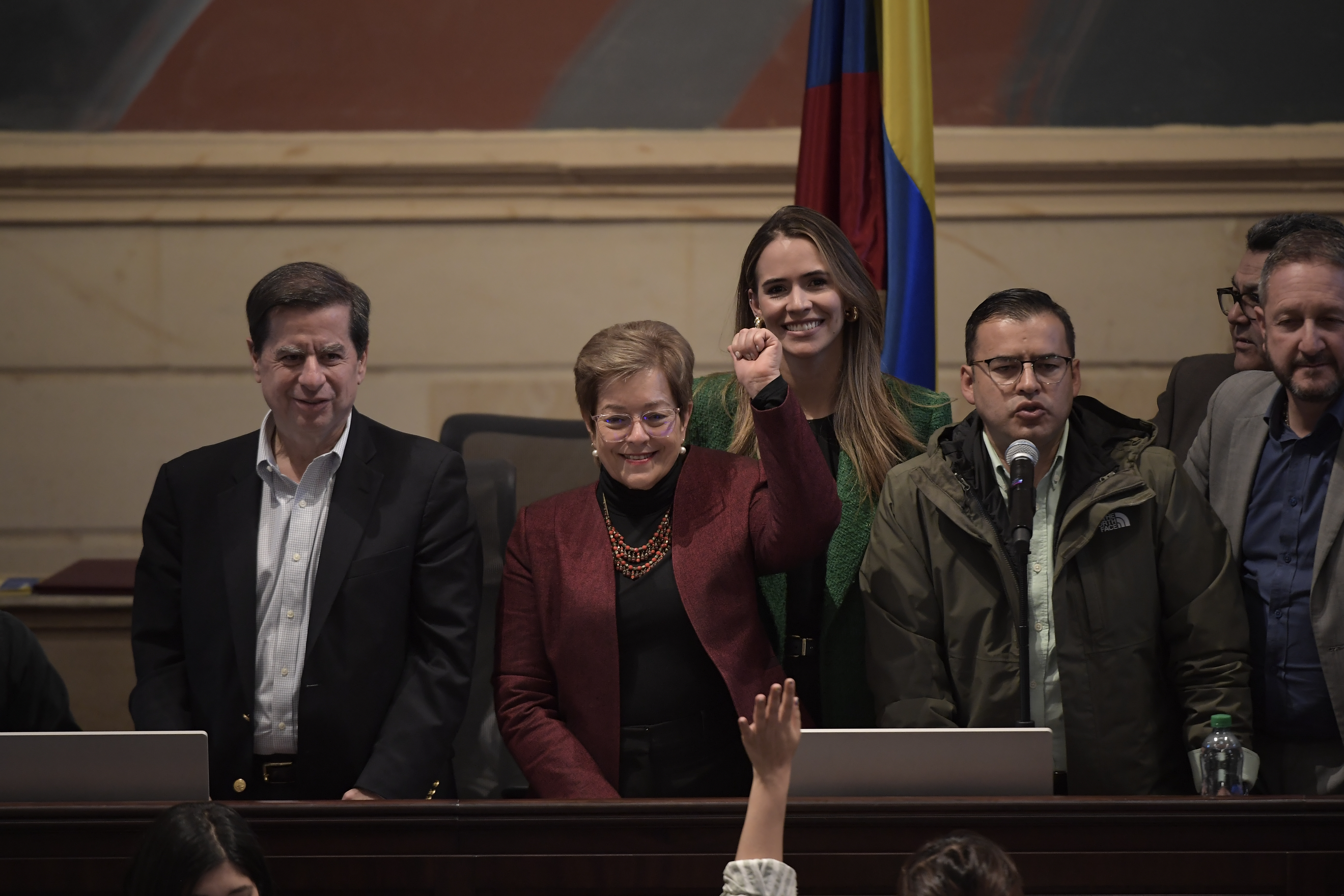 Ministro del Interior; Gloria Inés Ramirez, ministra de Trabajo; Maria Fernanda Carrascal, congresista y Jaime Raúl Salamanca, presidente de la Cámara, durante la plenaria en la Cámara de Representantes donde se aprobó con modificaciones la Reforma Laboral del gobierno (izq-der).