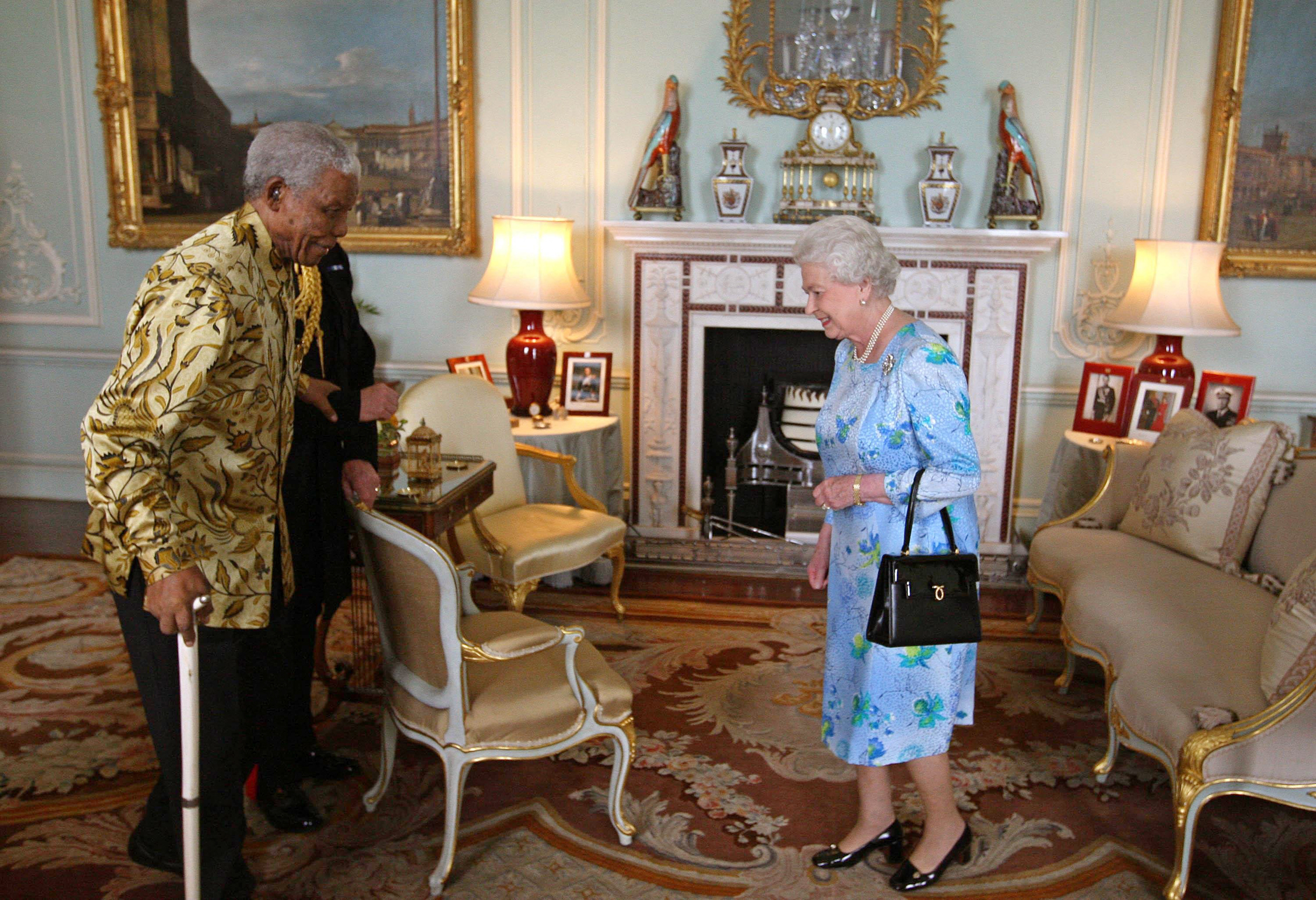 Isabel II y Nelson Mandela