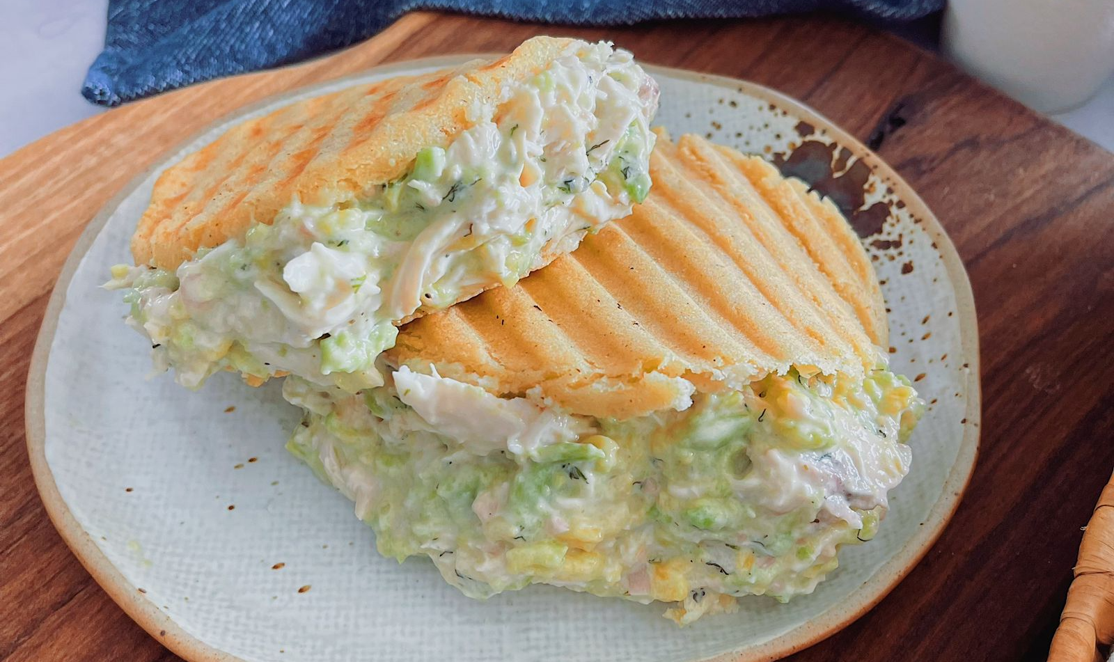 Paso a paso para preparar una arepa reina pepiada