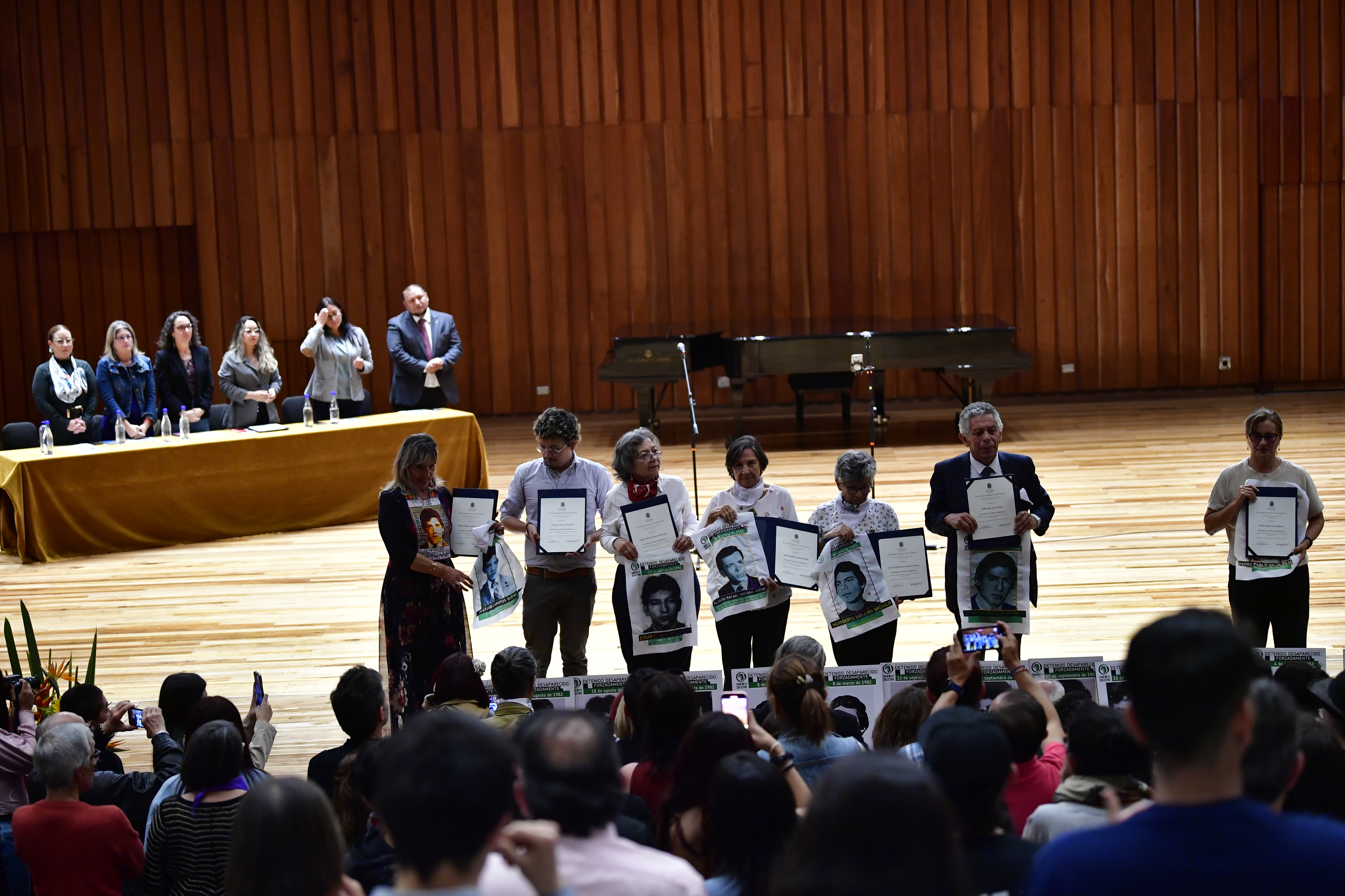 Graduación Póstuma Estudiantes de la Universidad Nacional