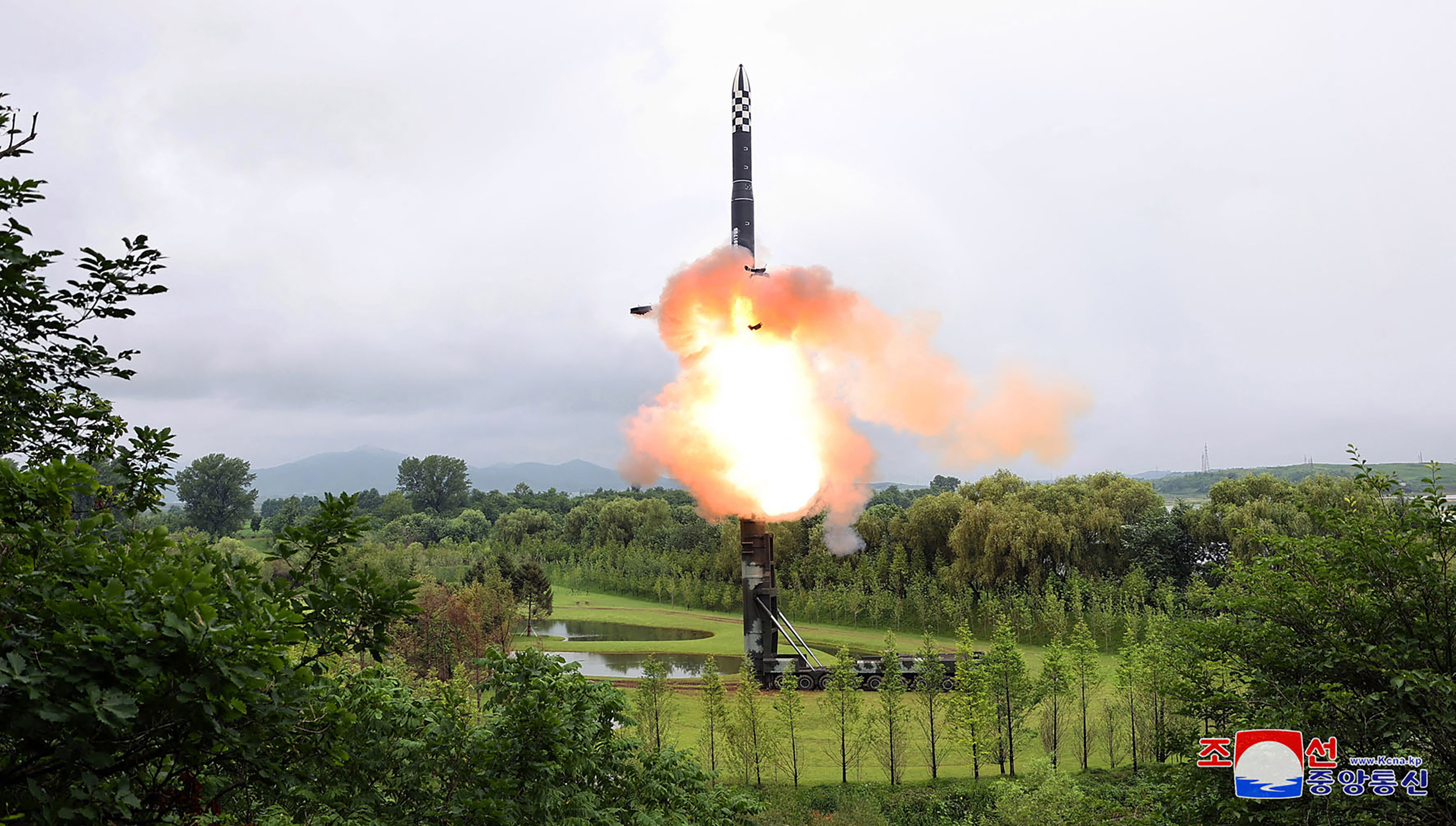 Corea del Norte lanzó uno de sus misiles más poderosos hacia el mar de Japón