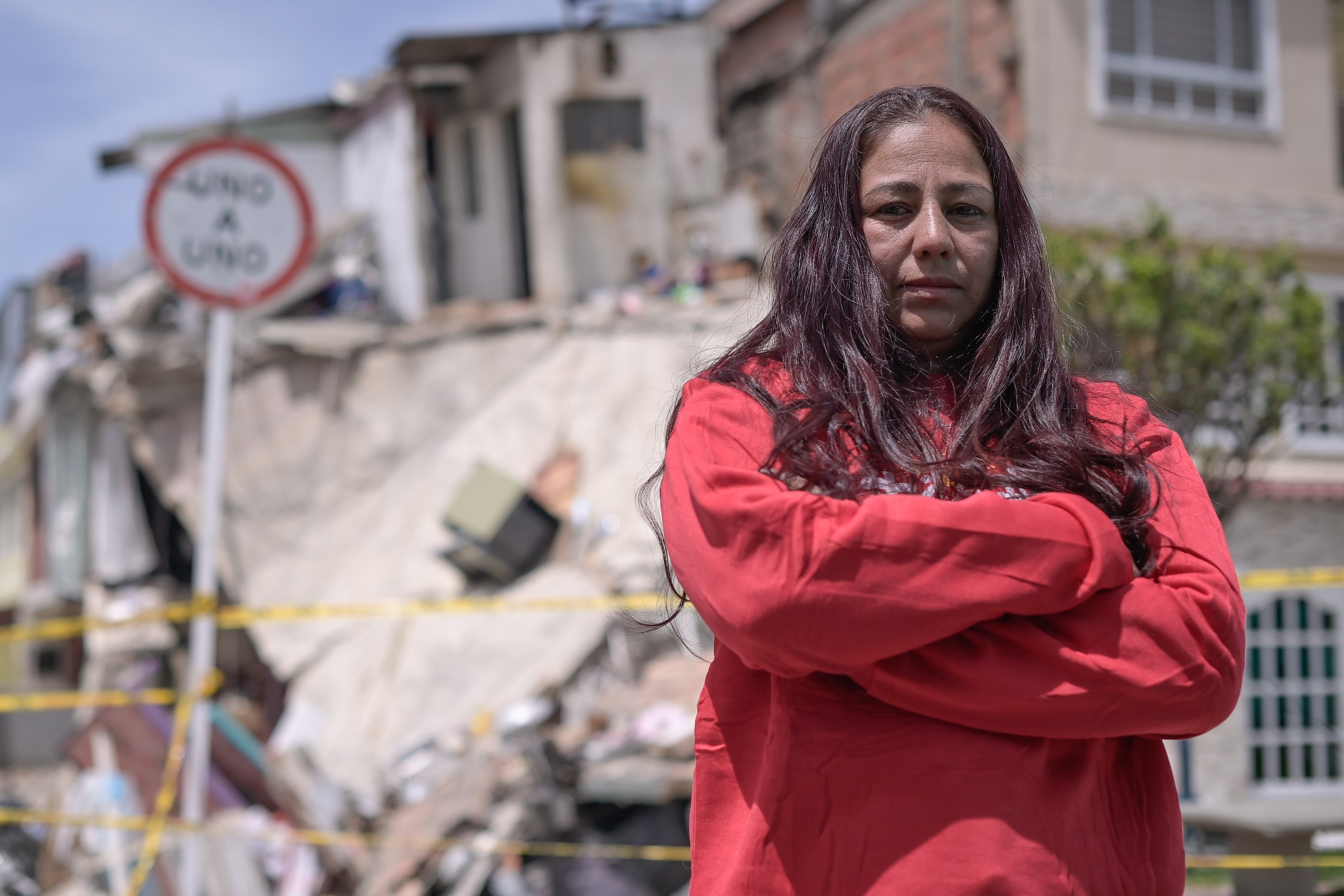 Las horas que no pasan: la espera de las familias tras el colapso de una vivienda en Kennedy