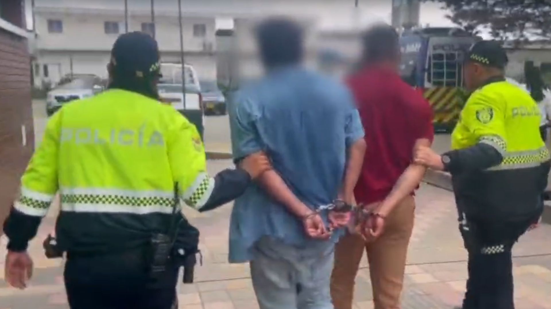 Dos presuntos ladrones fueron capturados en abastos