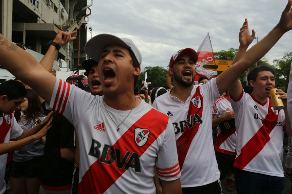 «Esta espera es interminable», hinchas de River despiden a su equipo previo a la final