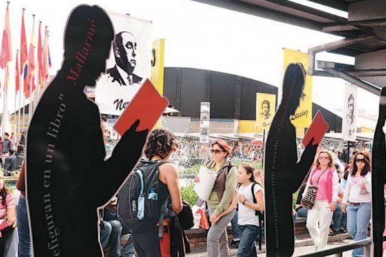 Escritores españoles incitan a la lectura para ser inteligente