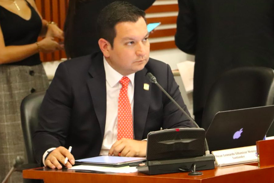 Representante encargado de investigación del fiscal desestima columna de Daniel Coronell que lo critica