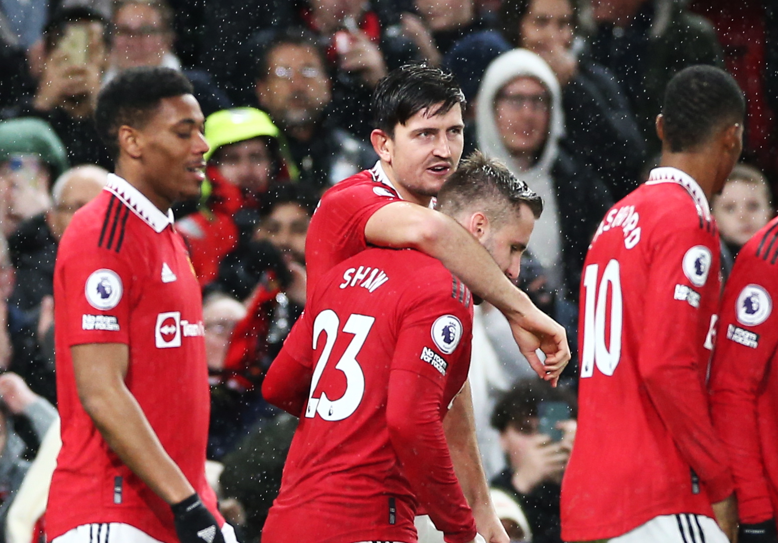 Manchester (United Kingdom), 03/01/2023.- Luke Shaw of Manchester United celebrates scoring the 2-0 goal during the English Premier League soccer match between Manchester United and AFC Bournemouth, in Manchester, Britain, 03 January 2023. (Reino Unido) EFE/EPA/ADAM VAUGHAN EDITORIAL USE ONLY. No use with unauthorized audio, video, data, fixture lists, club/league logos or 'live' services. Online in-match use limited to 120 images, no video emulation. No use in betting, games or single club/league/player publications.