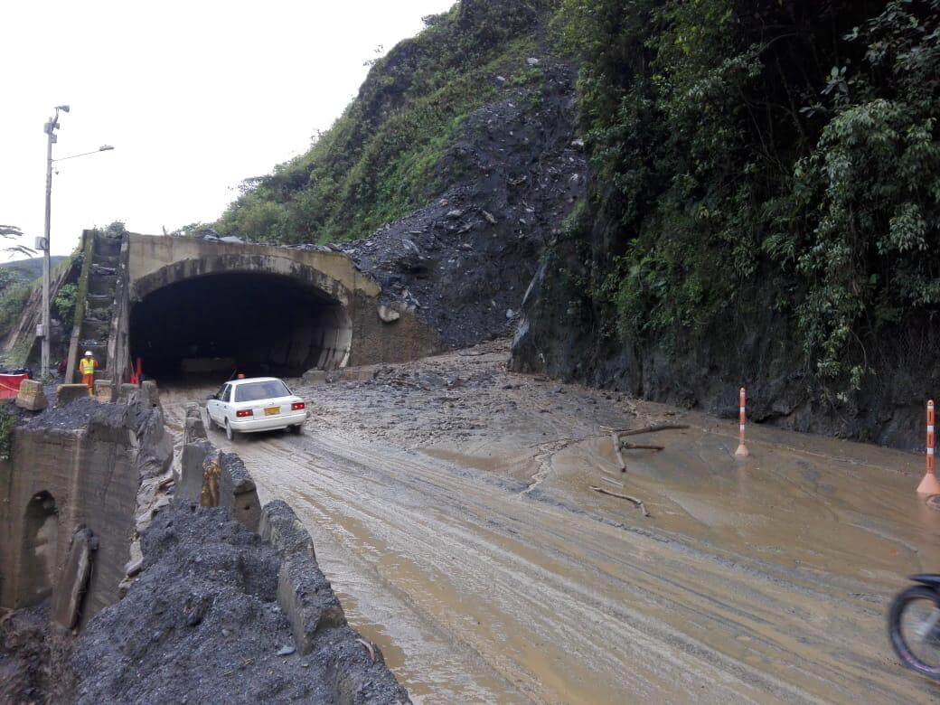 Continúa cierre en la vía Bogotá – Villavicencio