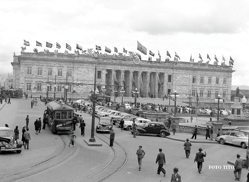  Imagen de la Plaza de Bolívar durante la Conferencia Panamericana en abril del 48. / Fotografía Tito J. Celis