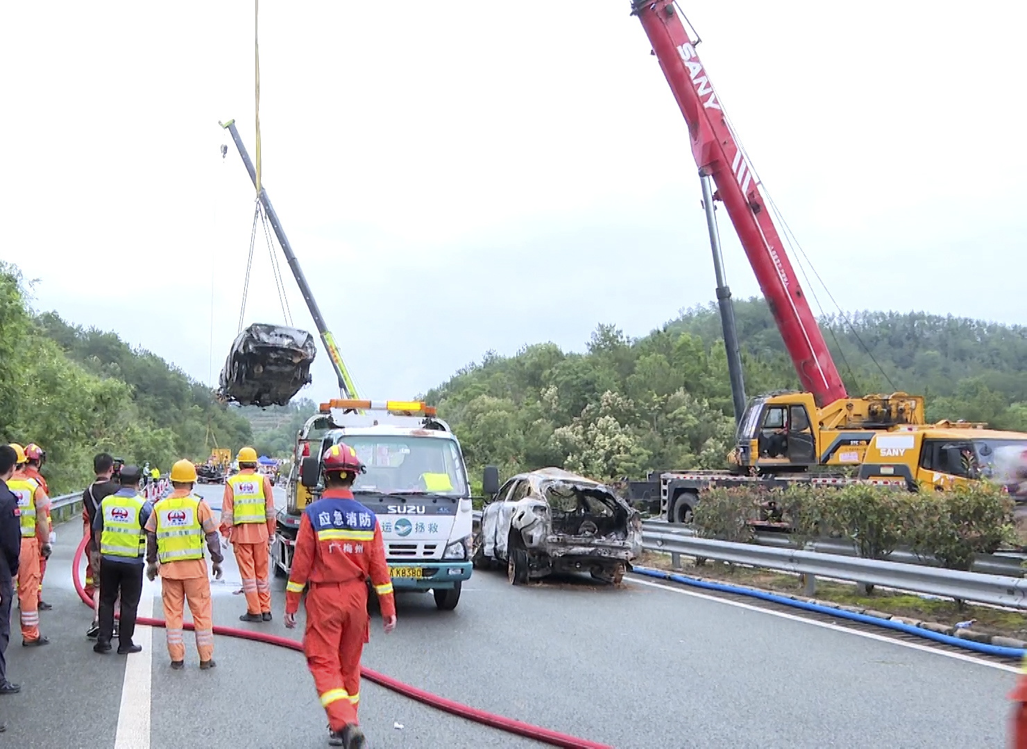 Rescate en China tras colapso de carretera dejó al menos 48 víctimas mortales