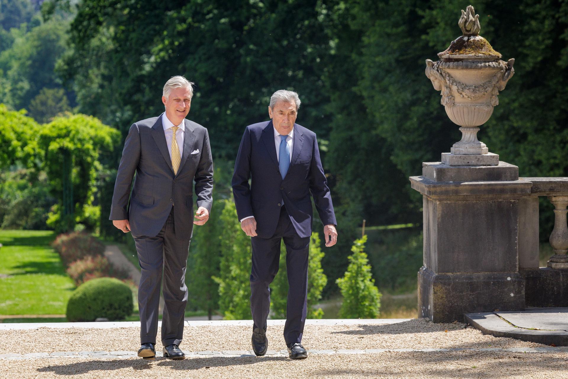 Brussels (Belgium), 12/06/2025.- King Philippe of Belgium (L) receives Baron Eddy Merckx in audience at the Castle of Laeken on the occasion of the latter's 80th birthday, in Brussels, Belgium, 12 June 2025. (Bélgica, Bruselas) EFE/EPA/OLIVIER MATTHYS
