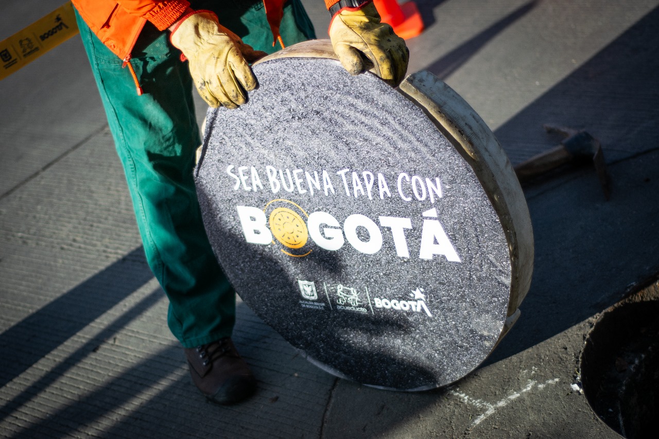 Lanzan estrategia para que ciudadanos denuncien robo de tapas del alcantarillado de Bogotá
