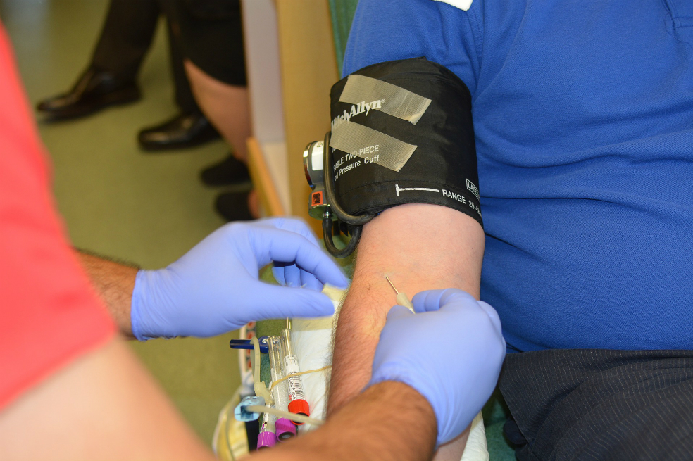 Examen de sangre experimental detectaría ocho tipos de cáncer en su fase inicial