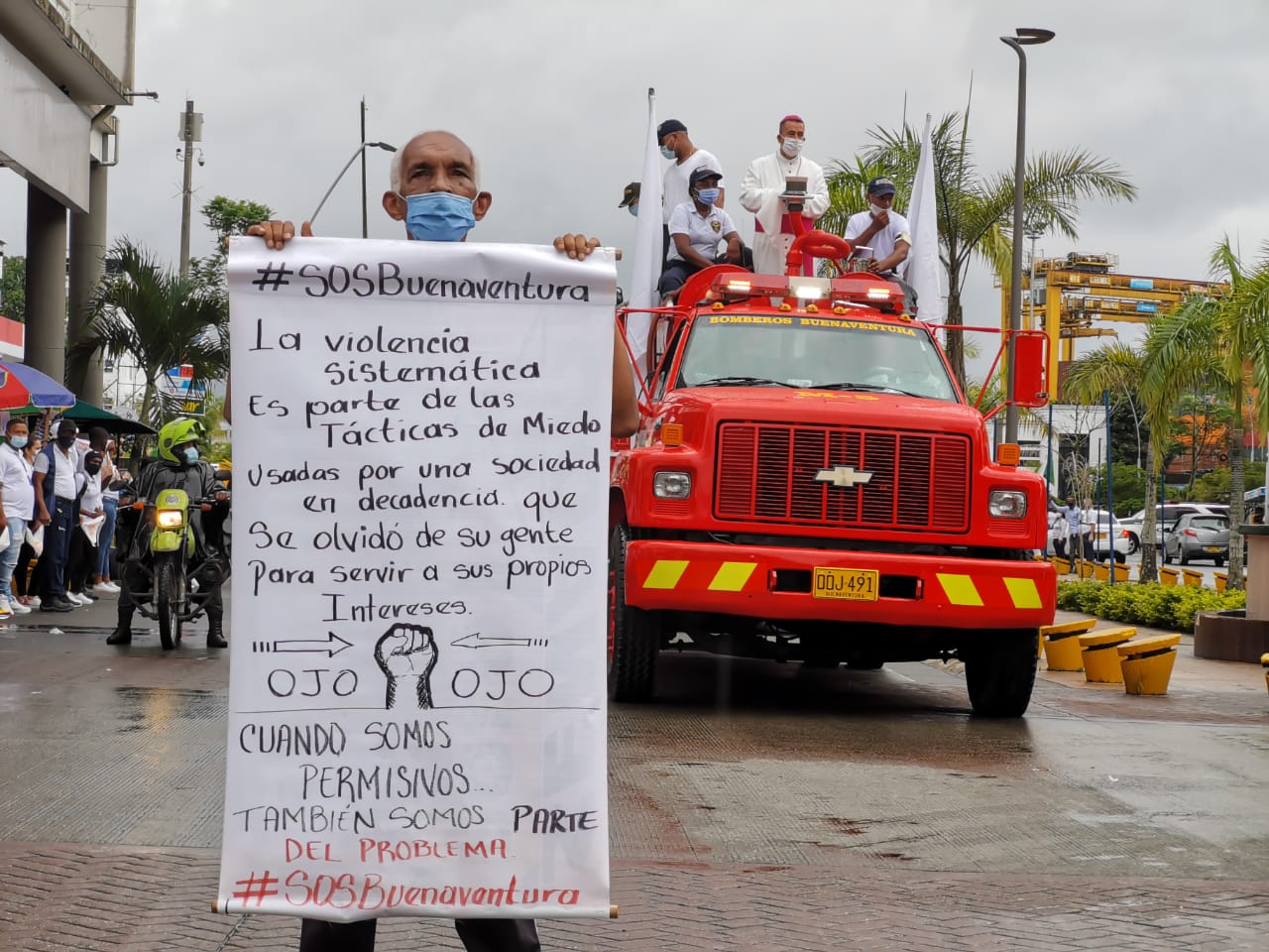 Las familias aprovecharon para rechazar el asesinato de Deiner Castillo, un artista de 20 años que murió por los problemas de fronteras invisibles.