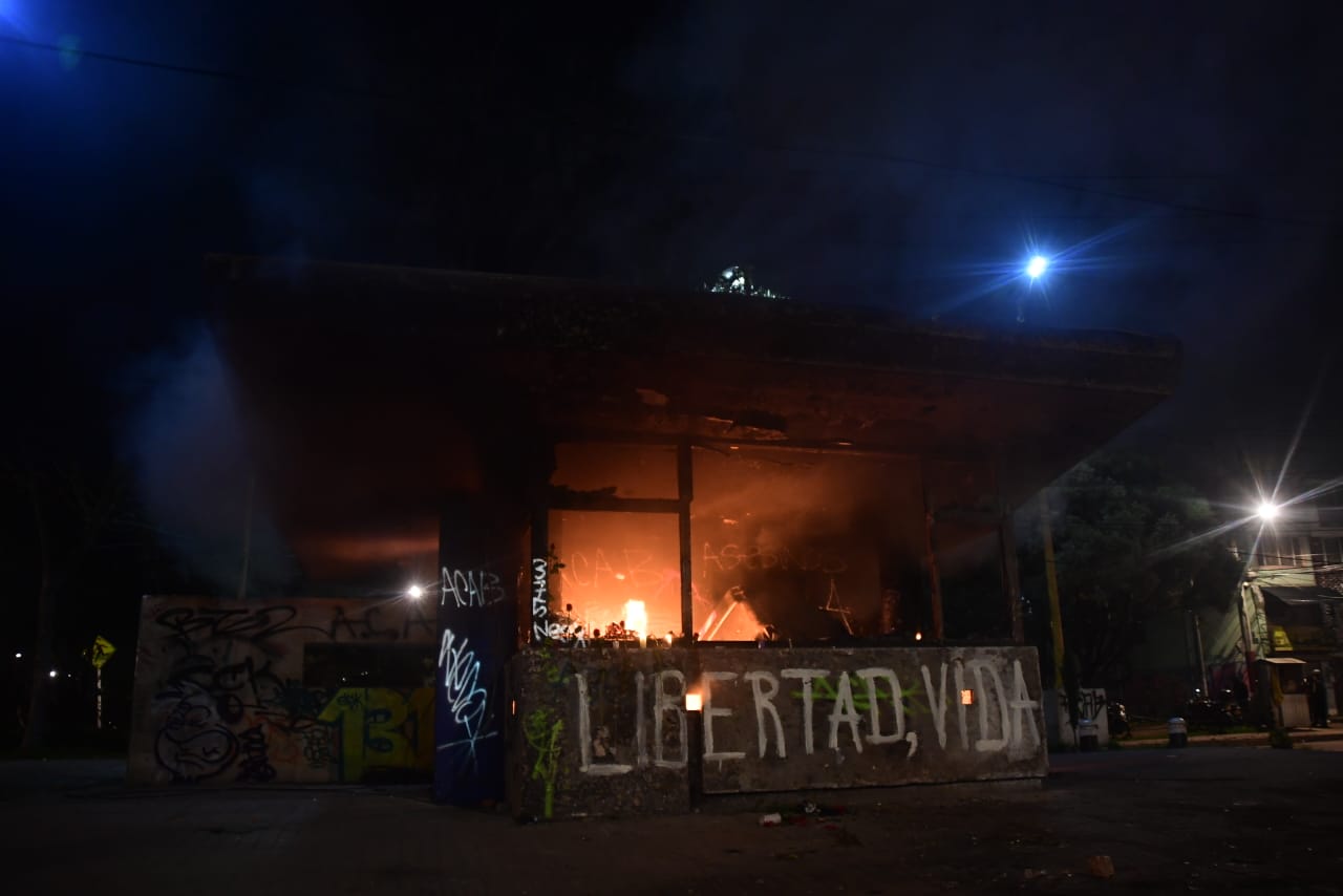 Un CAI incendiándose