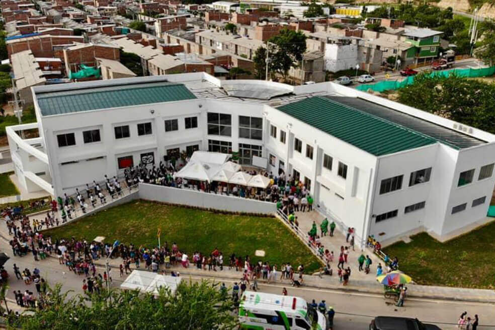 La biblioteca cuenta con una infraestructura moderna de dos pisos y una capacidad para 250 personas. / Cortesía Alcaldía de Girón