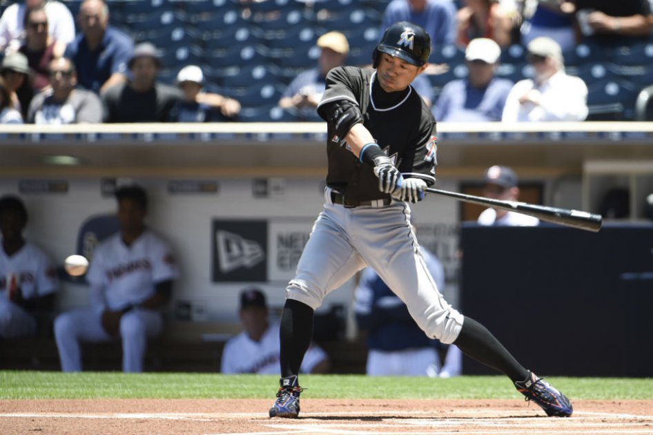 Ichiro Suzuki se acerca al club de los 3.000 imparables en las Grandes Ligas. Foto: AFP