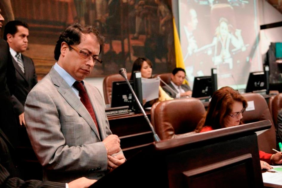 ‘Grafólogos que verificaron firmas para revocatoria son los mismos del fraude en Valle’: Petro