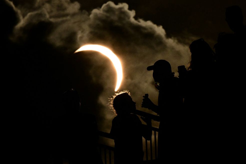 El eclipse comenzó  sobre la 1:15 p.m (hora Colombia) de este miércoles 12 de agosto.